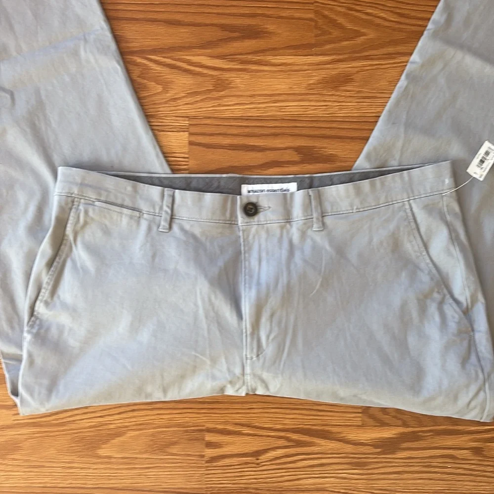 NEW Amazon Essentials Flat Front Chinos‎ Khakis Sz 38 Waist/30 Length Light Grey